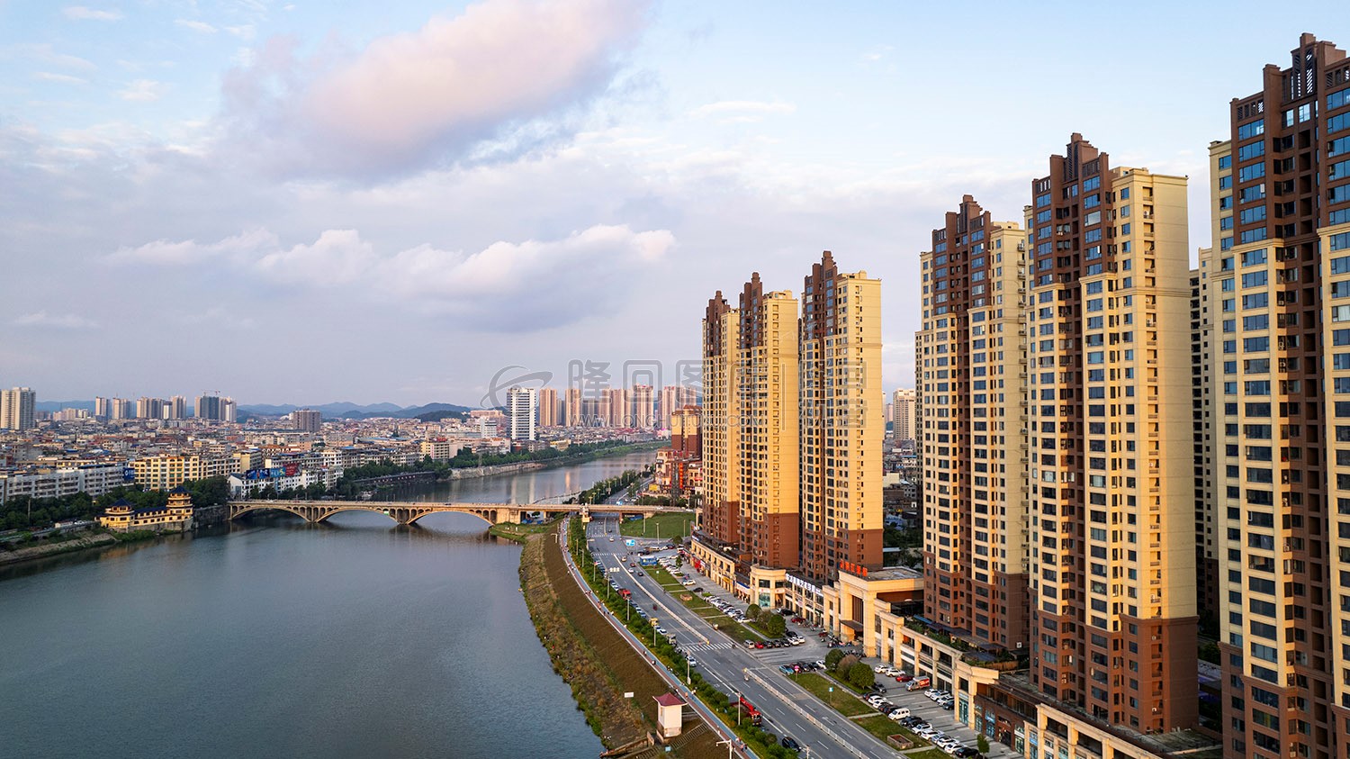 隆回县城赧水河岸风光