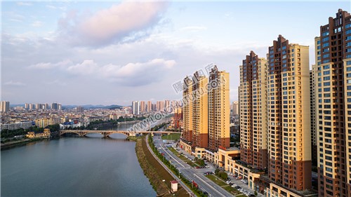 隆回县城赧水河岸风光