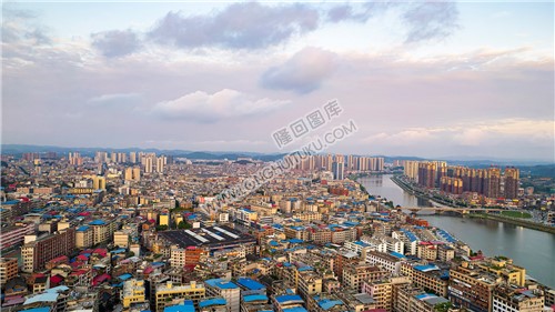 隆回县城赧水河岸风光