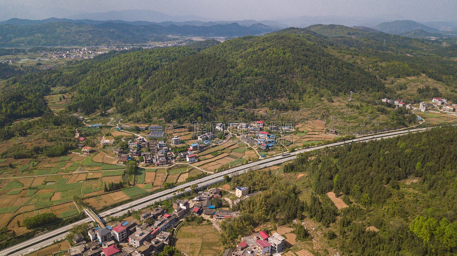 红旗村