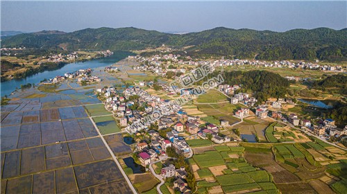 龙洲村，大磨洲村和龙拱村合并