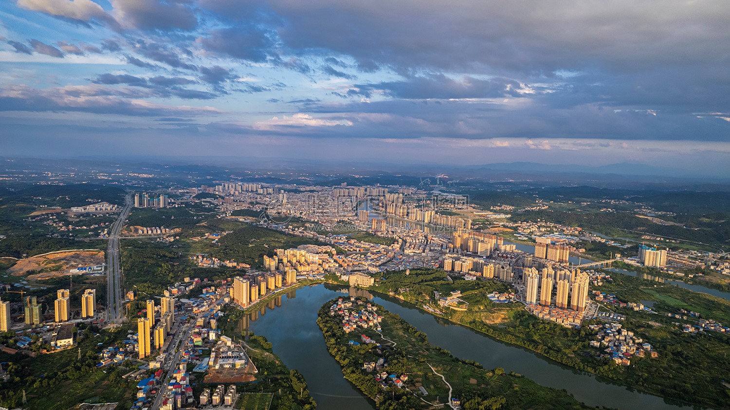 隆回全景航拍，县城全景