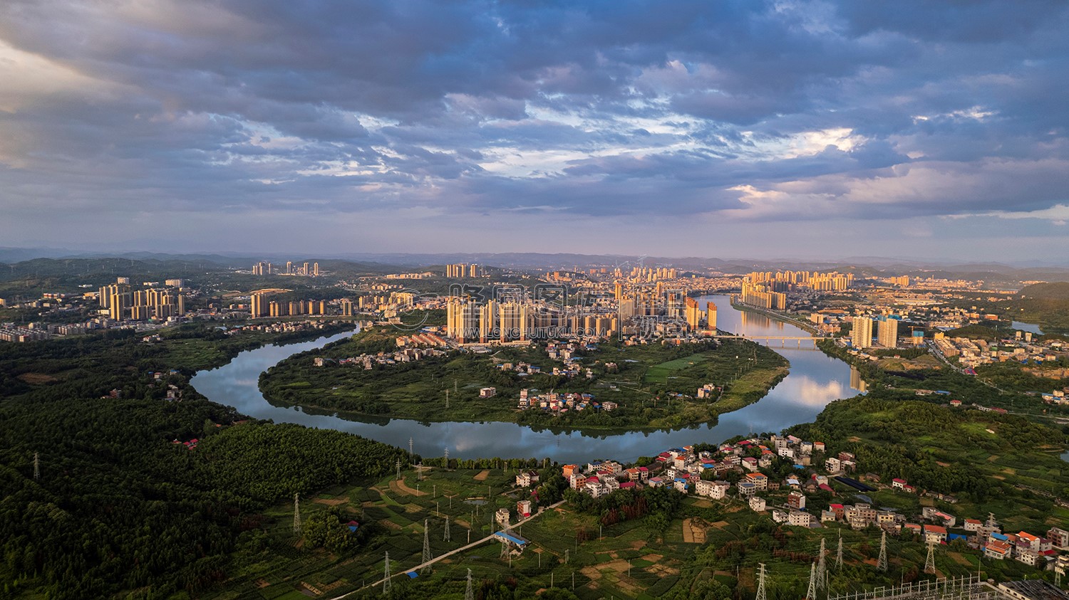 隆回全景航拍，县城全景
