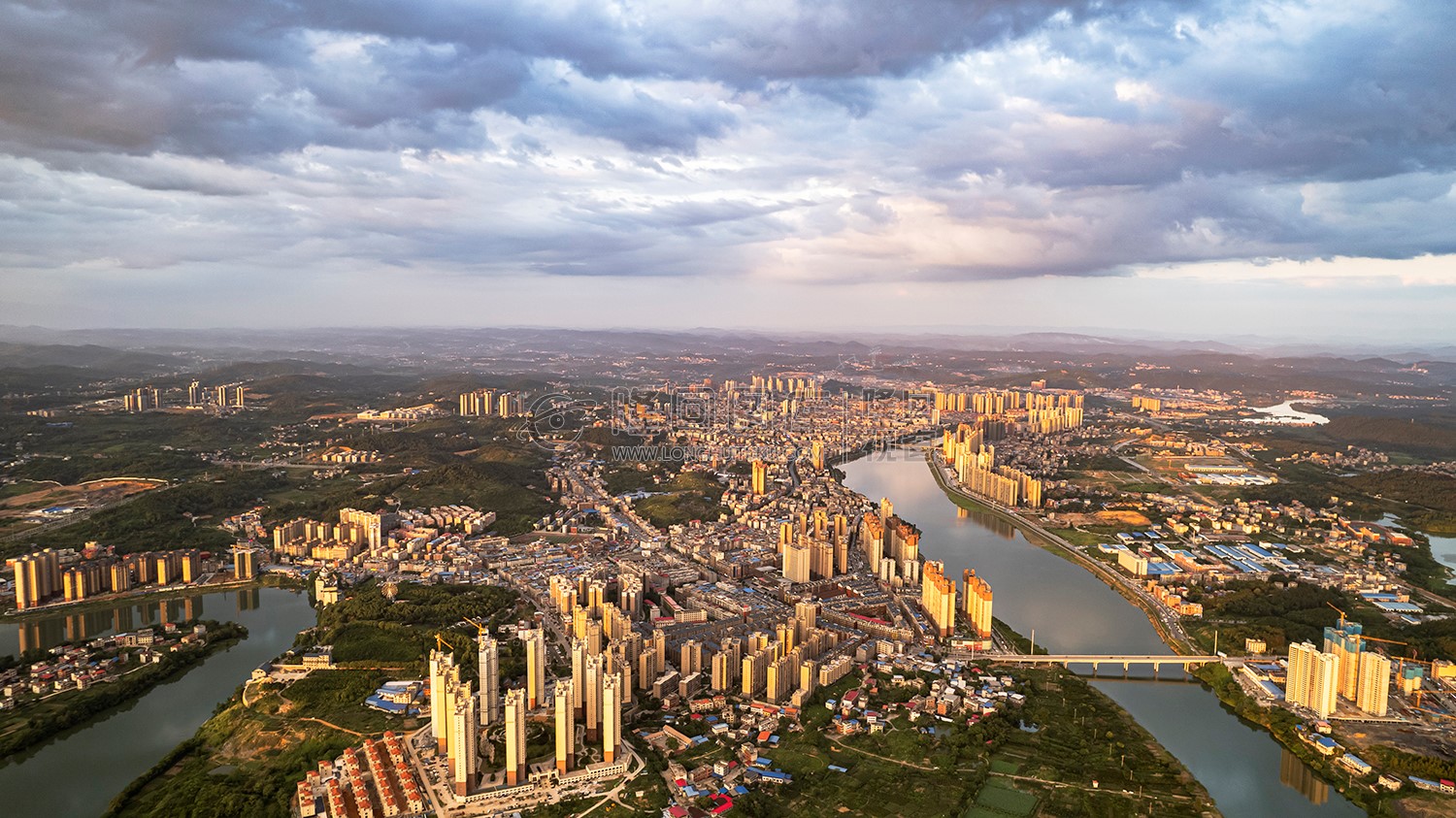 隆回全景航拍，县城全景