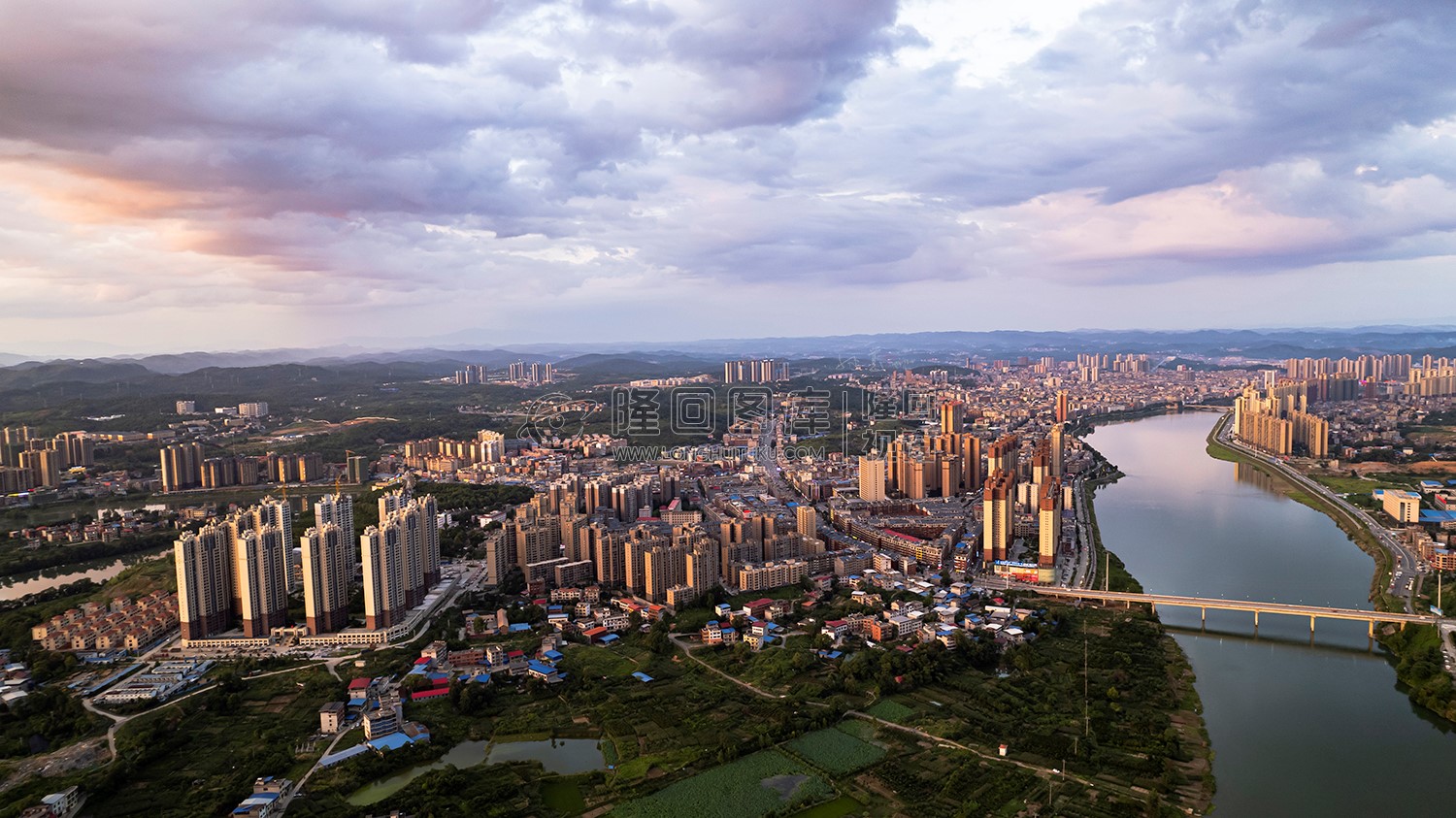 隆回全景航拍，县城全景