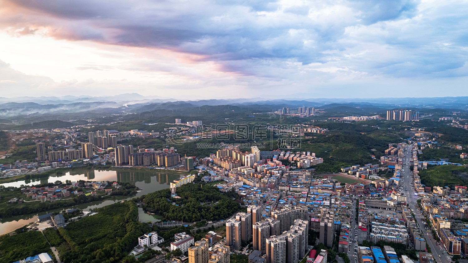 隆回全景航拍，县城全景