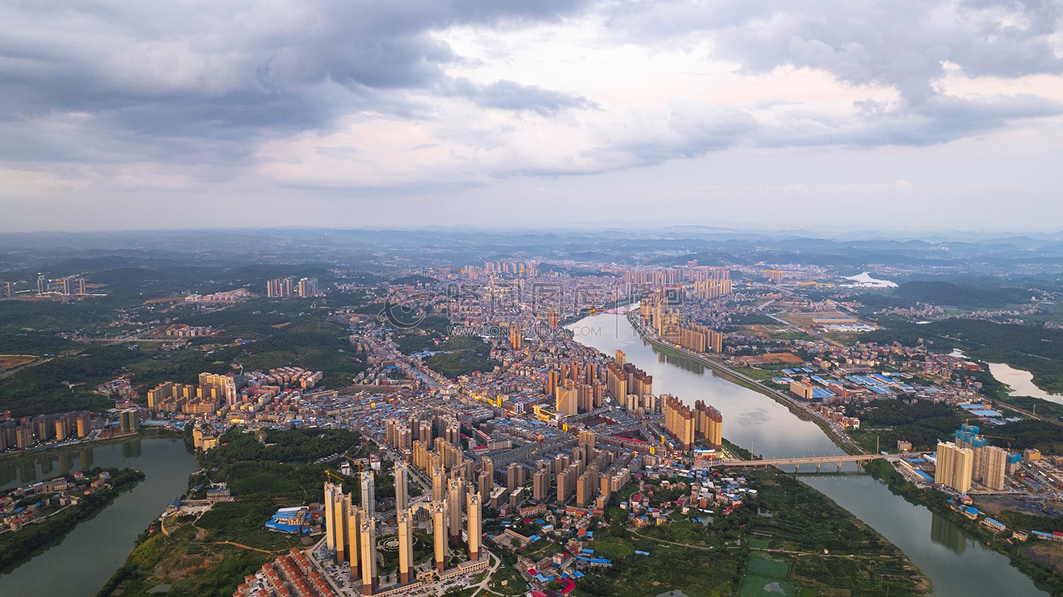 隆回全景航拍，县城全景